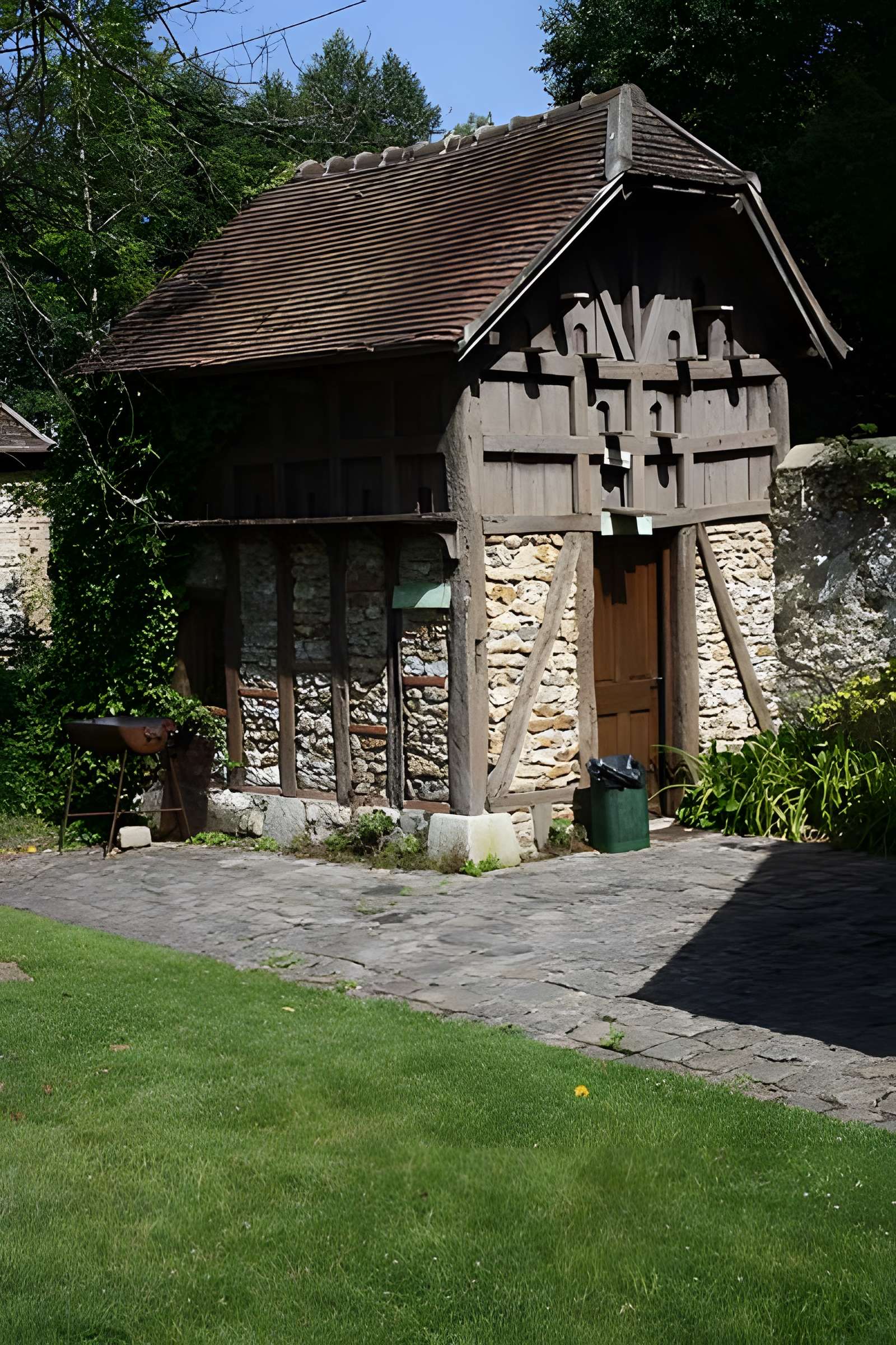 Ancien moulin de Villeneuve, maison de campagne d'Elsa Triolet et de Louis Aragon