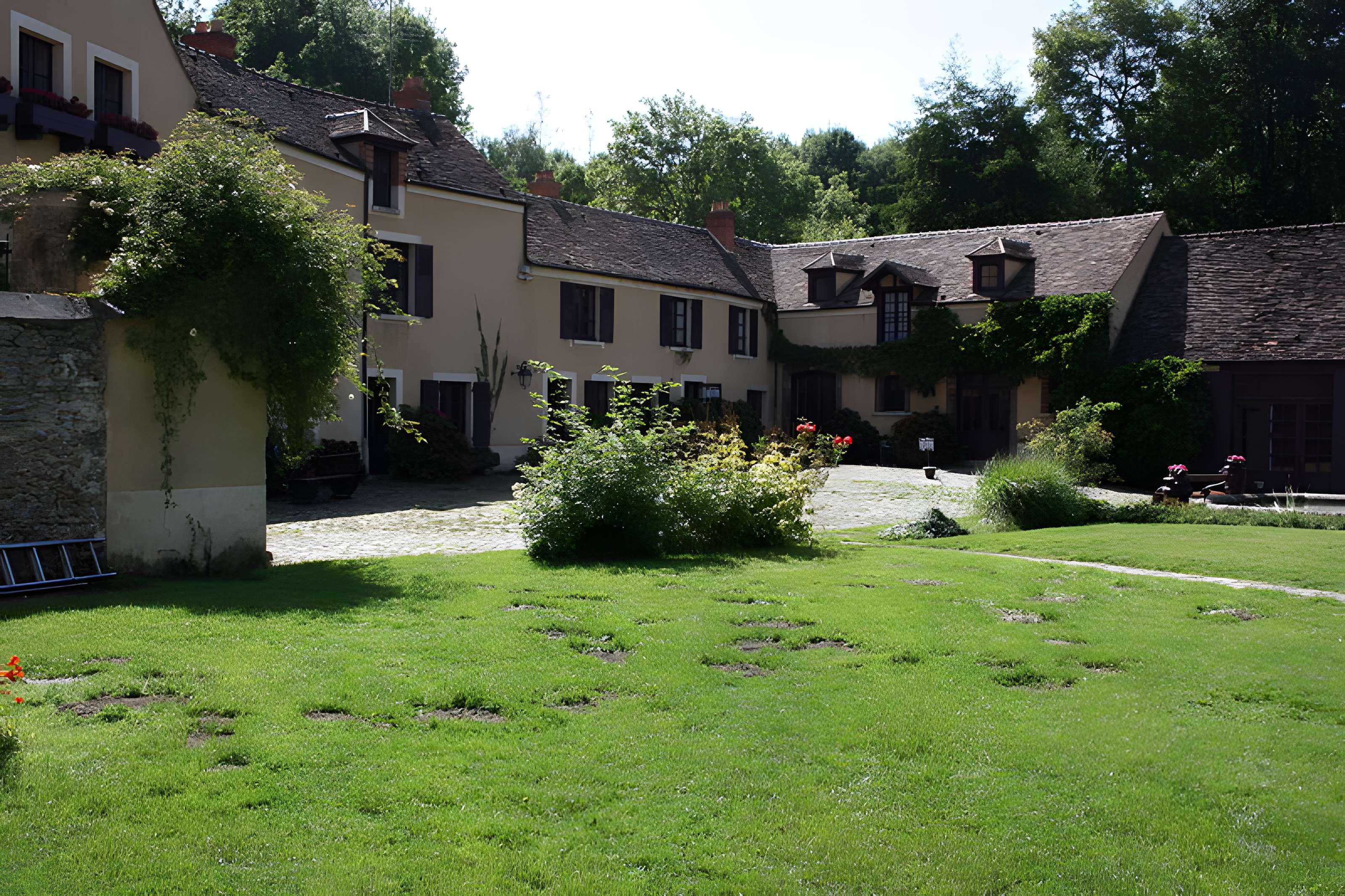 Ancien moulin de Villeneuve, maison de campagne d'Elsa Triolet et de Louis Aragon