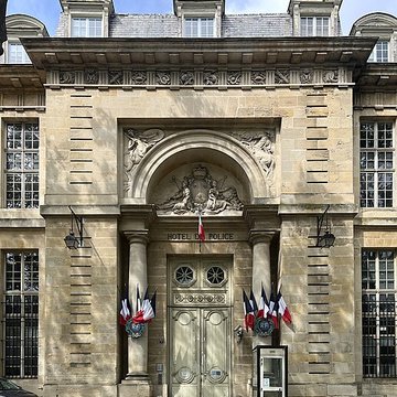 Ancien hôtel de la Surintendance des Bâtiments du Roi, puis ancien petit séminaire, puis Caserne Vauban