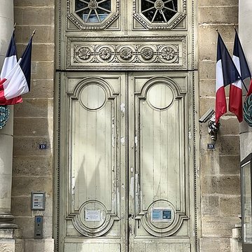 Ancien hôtel de la Surintendance des Bâtiments du Roi, puis ancien petit séminaire, puis Caserne Vauban