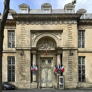 Ancien hôtel de la Surintendance des Bâtiments du Roi, puis ancien petit séminaire, puis Caserne Vauban