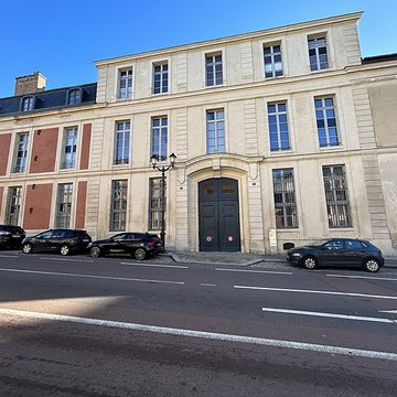 Ancien hôtel de la Surintendance des Bâtiments du Roi, puis ancien petit séminaire, puis Caserne Vauban