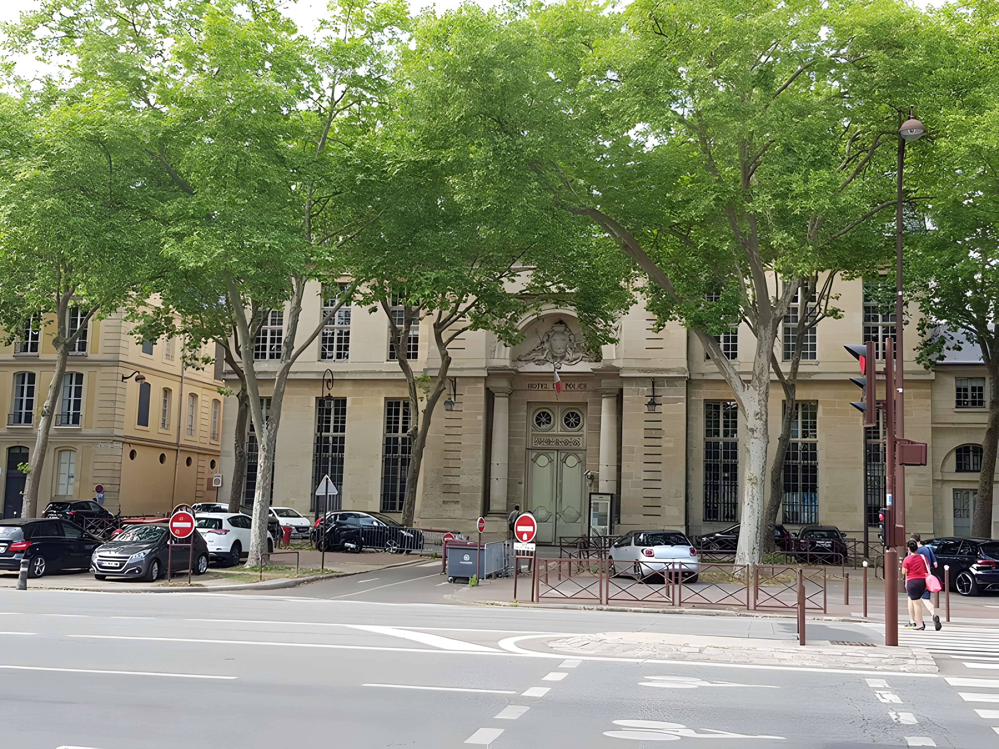 Ancien hôtel de la Surintendance des Bâtiments du Roi, puis ancien petit séminaire, puis Caserne Vauban