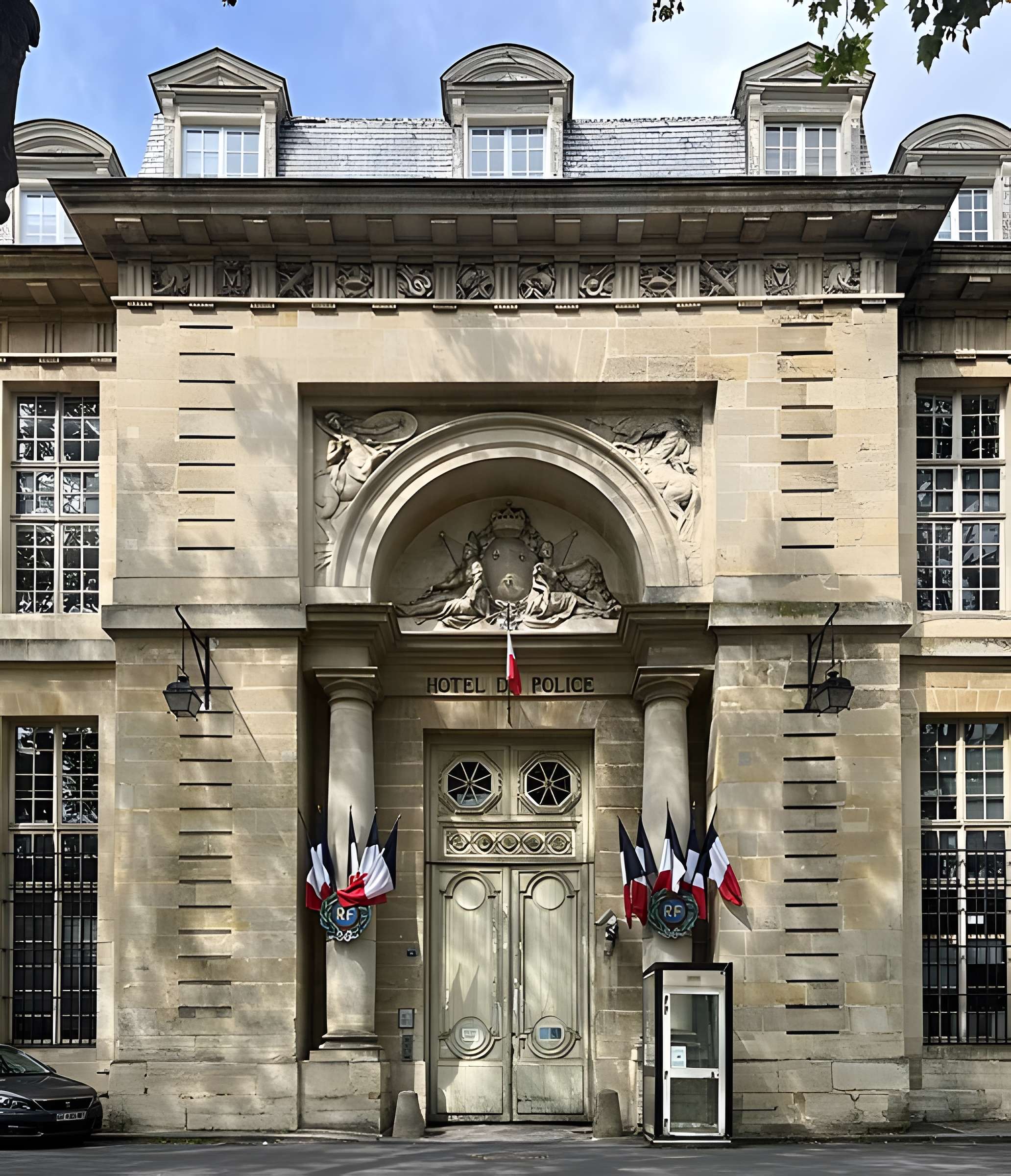 Ancien hôtel de la Surintendance des Bâtiments du Roi, puis ancien petit séminaire, puis Caserne Vauban