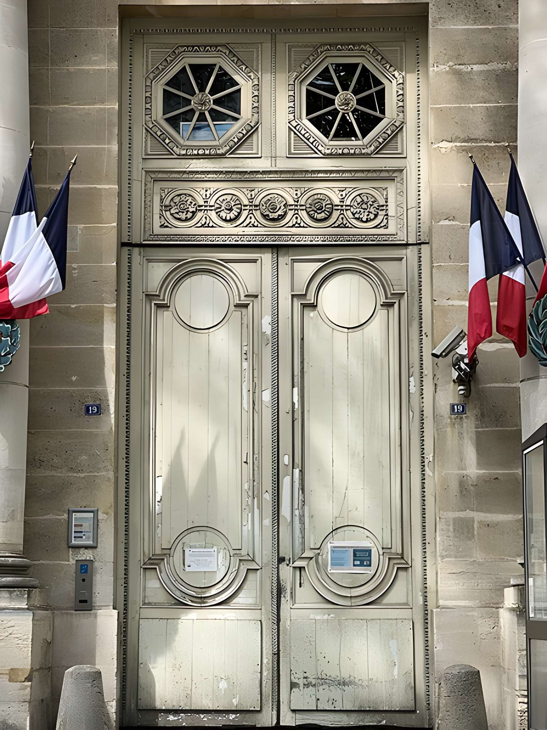 Ancien hôtel de la Surintendance des Bâtiments du Roi, puis ancien petit séminaire, puis Caserne Vauban