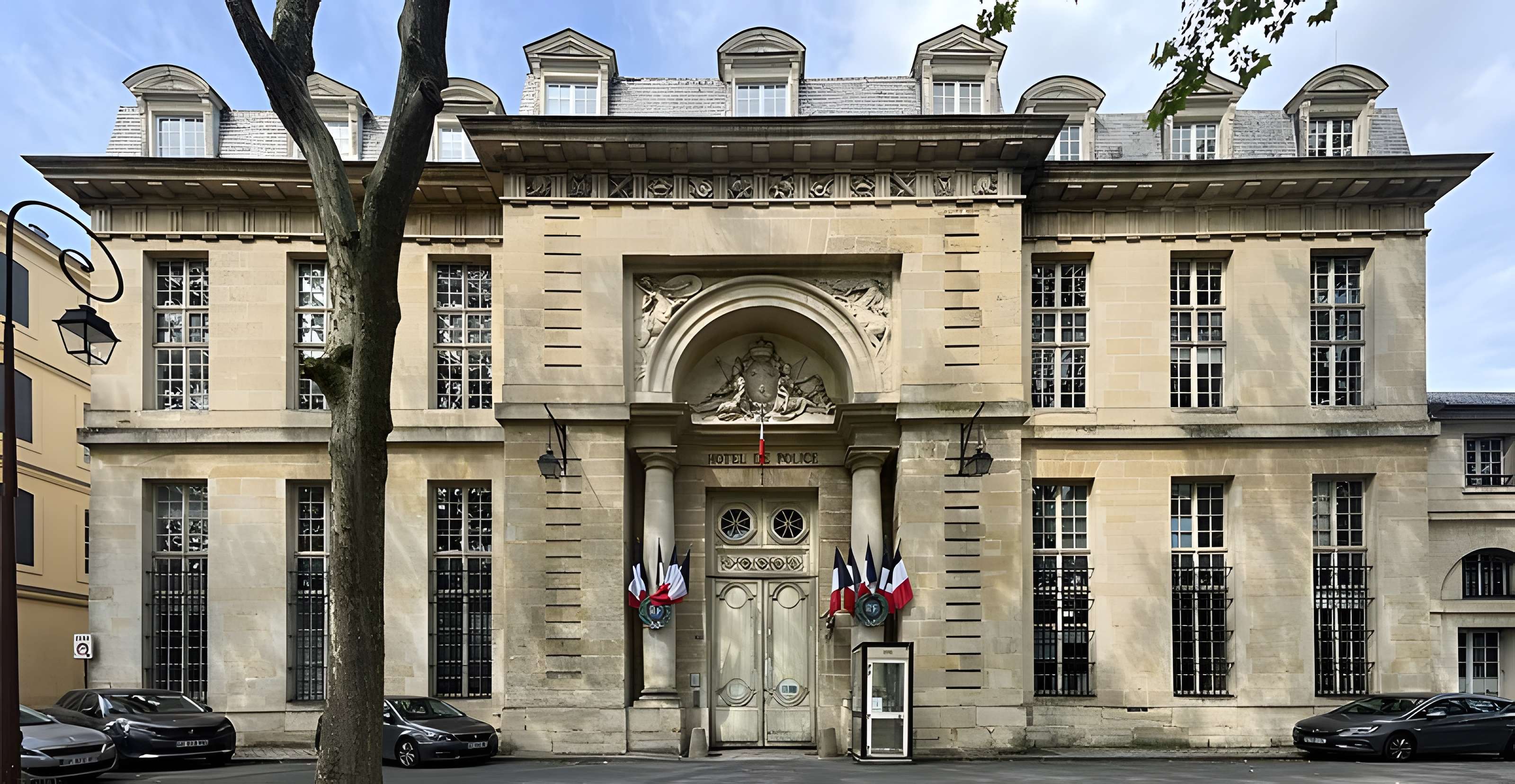 Ancien hôtel de la Surintendance des Bâtiments du Roi, puis ancien petit séminaire, puis Caserne Vauban