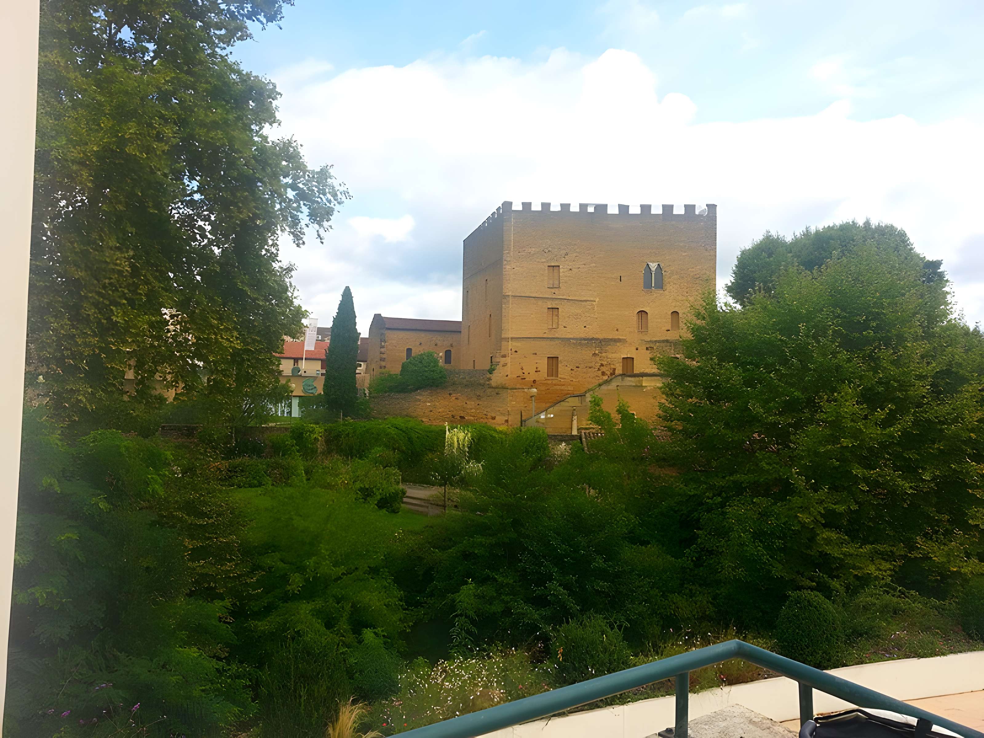 Maisons fortes romanes à Mont-de-Marsan