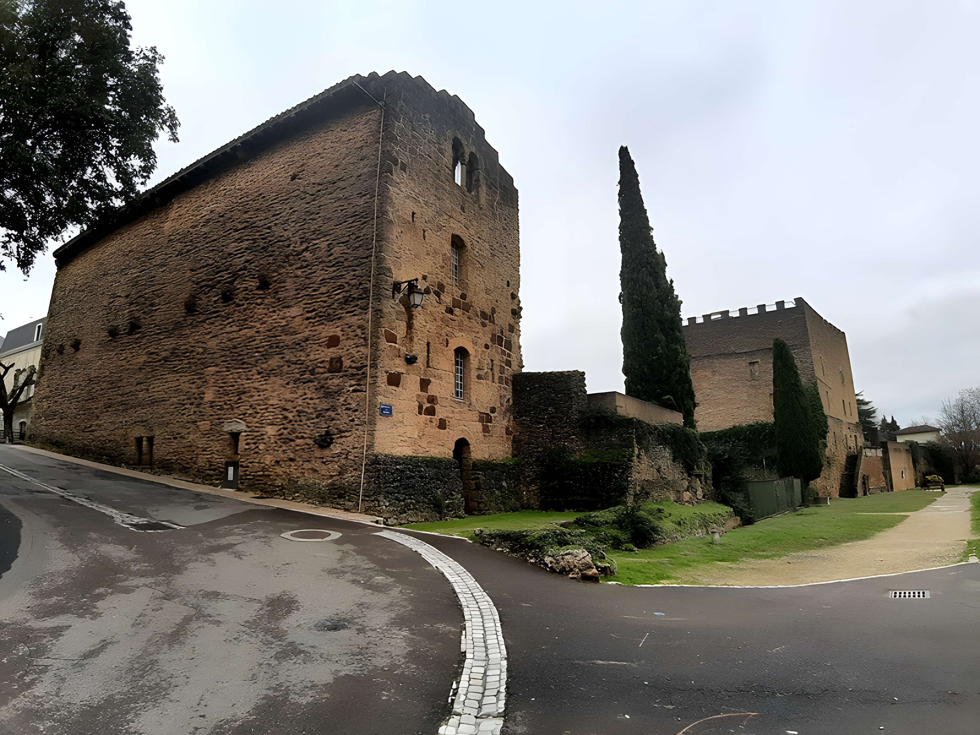 Maisons fortes romanes à Mont-de-Marsan