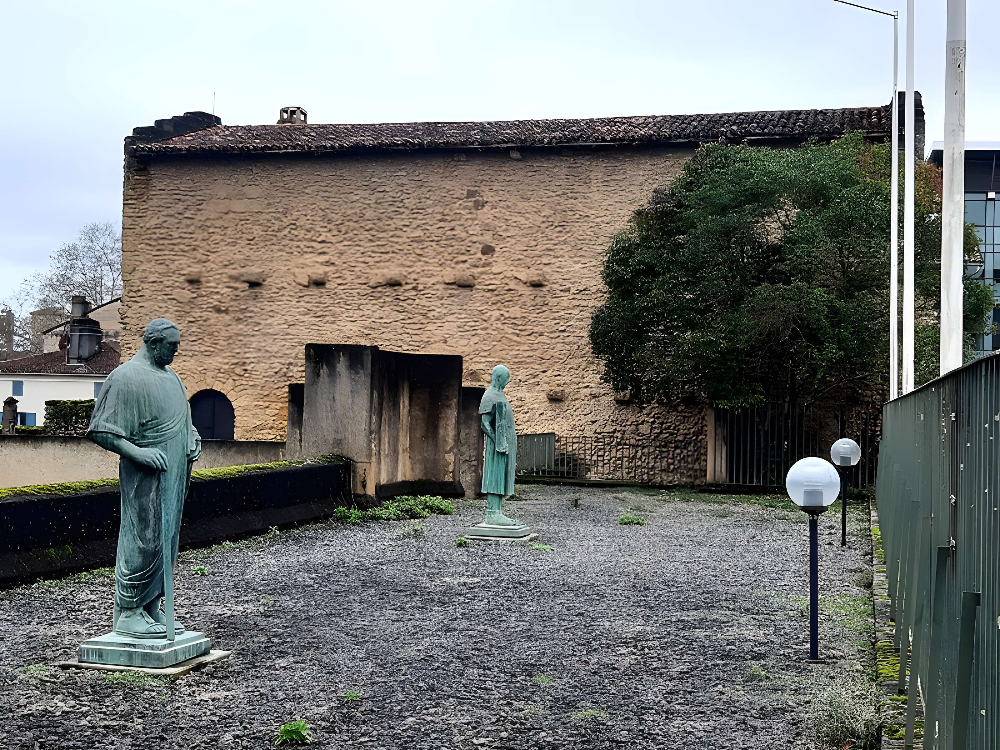 Maisons fortes romanes à Mont-de-Marsan