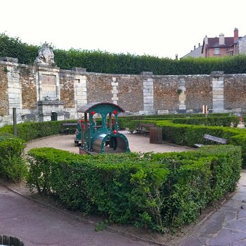 Terrains en bordure de labreuvoir Louis XIV