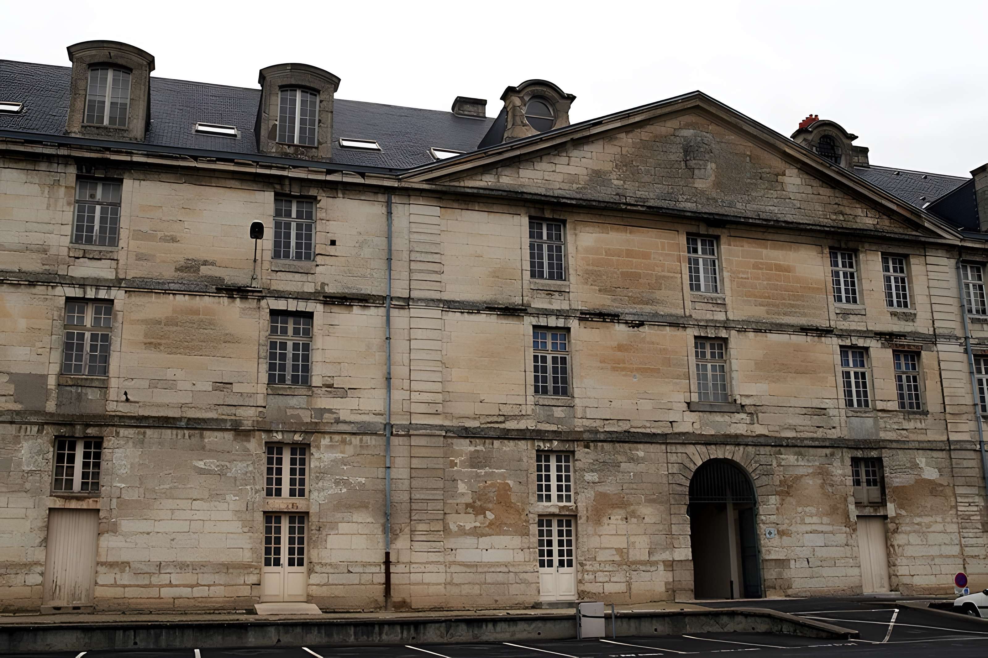 Caserne Duguesclin ou centre Duguesclin