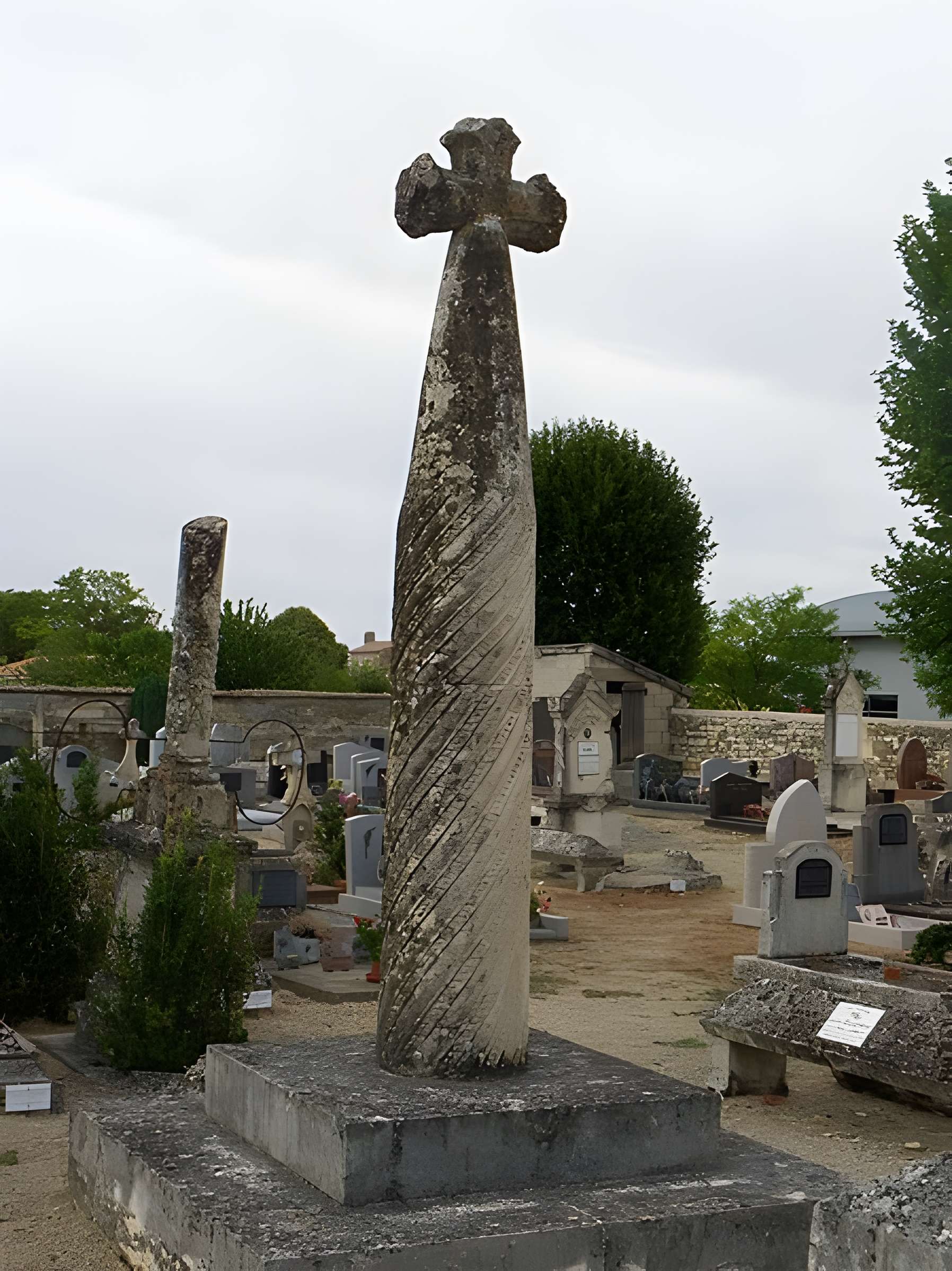 Croix de cimetière