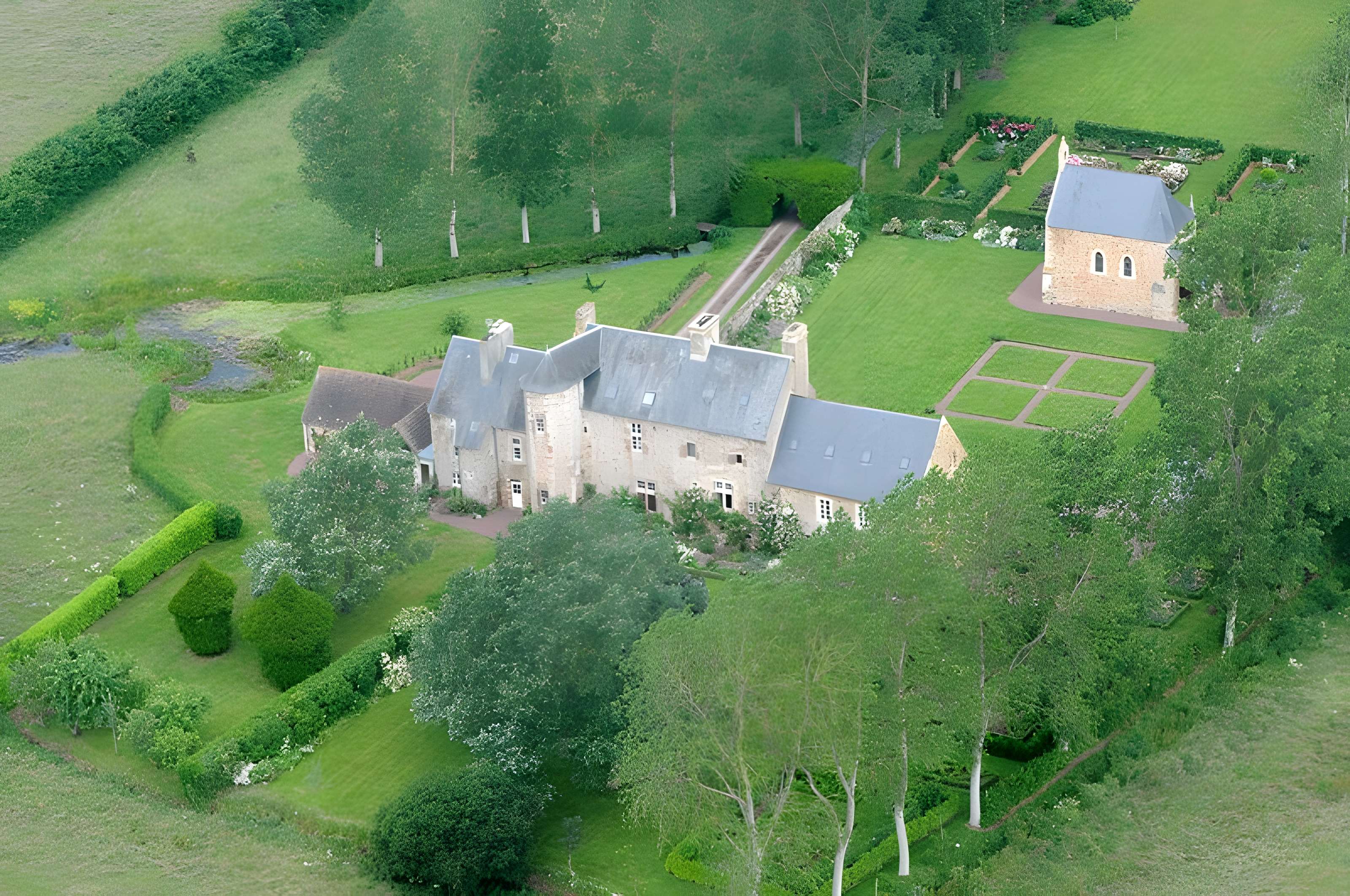 Manoir Saint-Ortaire ou manoir de la Mare du Dézert
