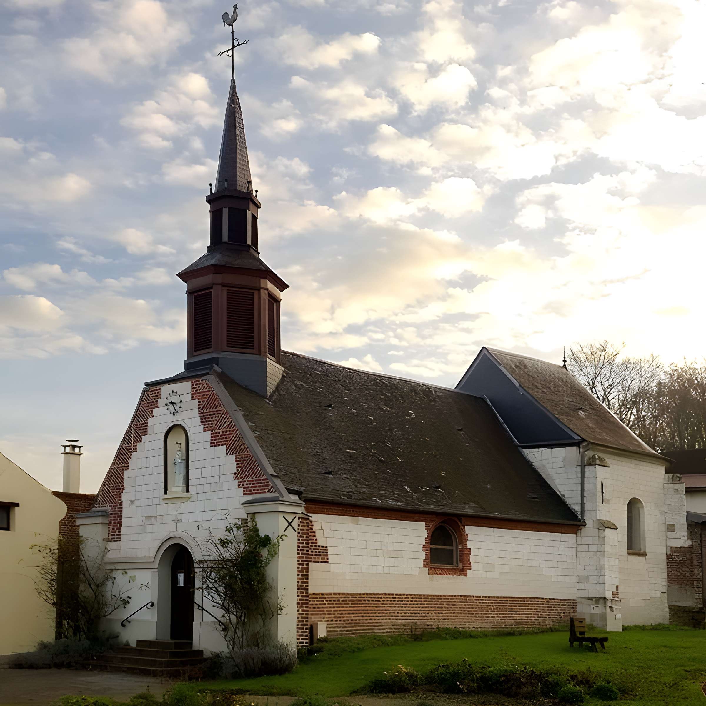 La chapelle Notre-Dame-des-Vertus, avec le parc mémoriel de Notre-Dame-des-Vertus, du calvaire du Souvenir 1914-1918 et de la statue de la Vierge-aux-Sept-Douleurs