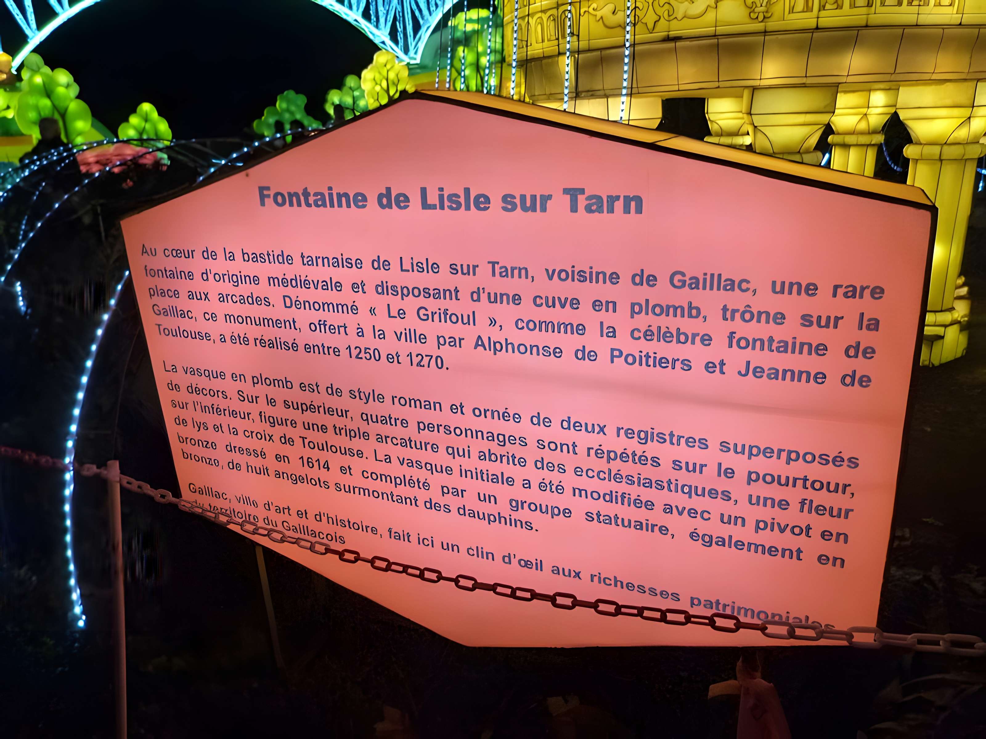 Fontaine avec groupe d'enfants et de dauphins, autrefois située dans le parc de Rochegude