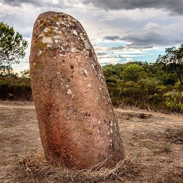Menhir dAire-Peyronne de Saint-Raphaël