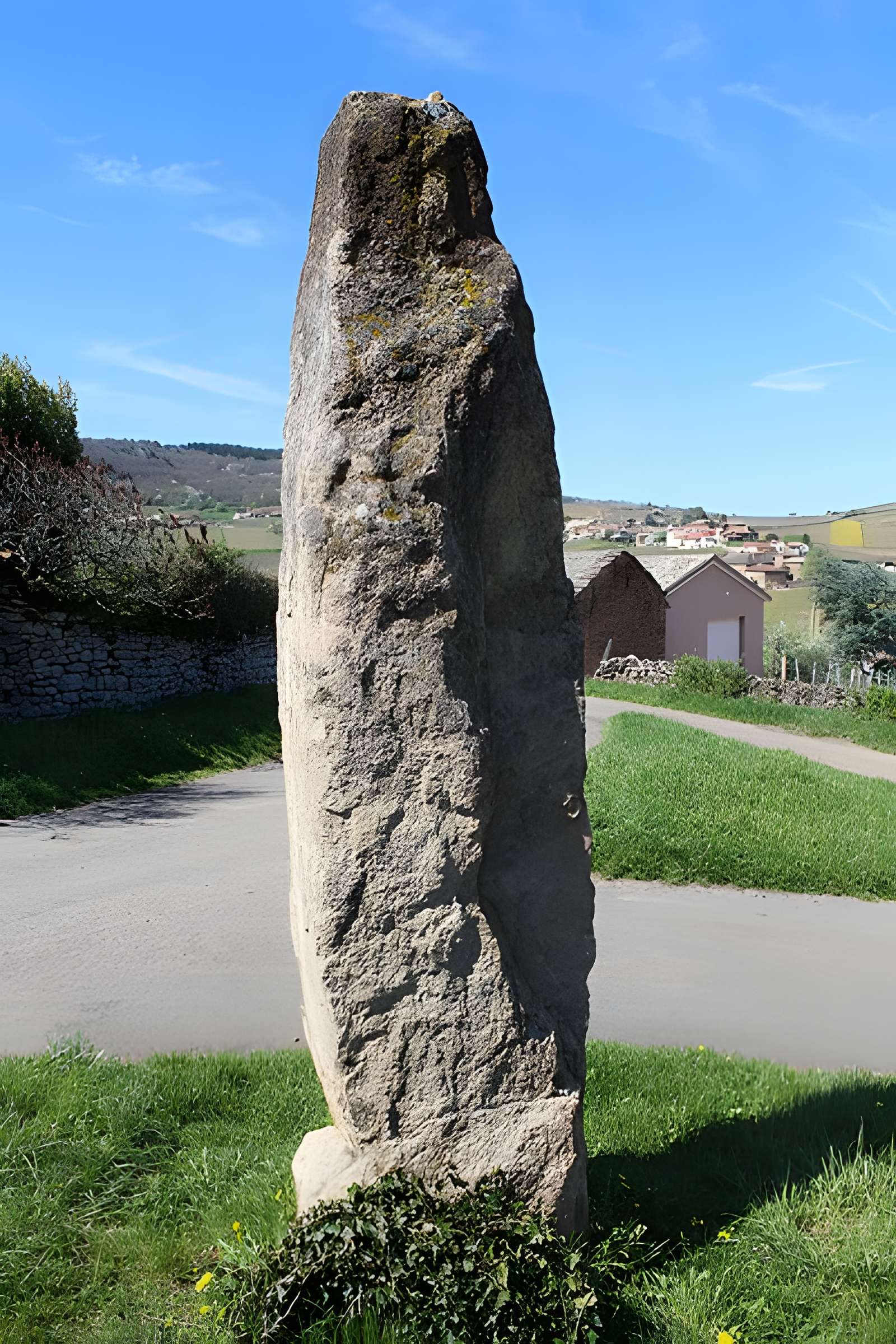 Menhir de Chancerons à Vergisson