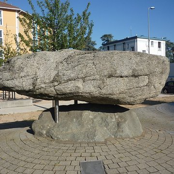 menhir de montaberlet a decines charpieu
