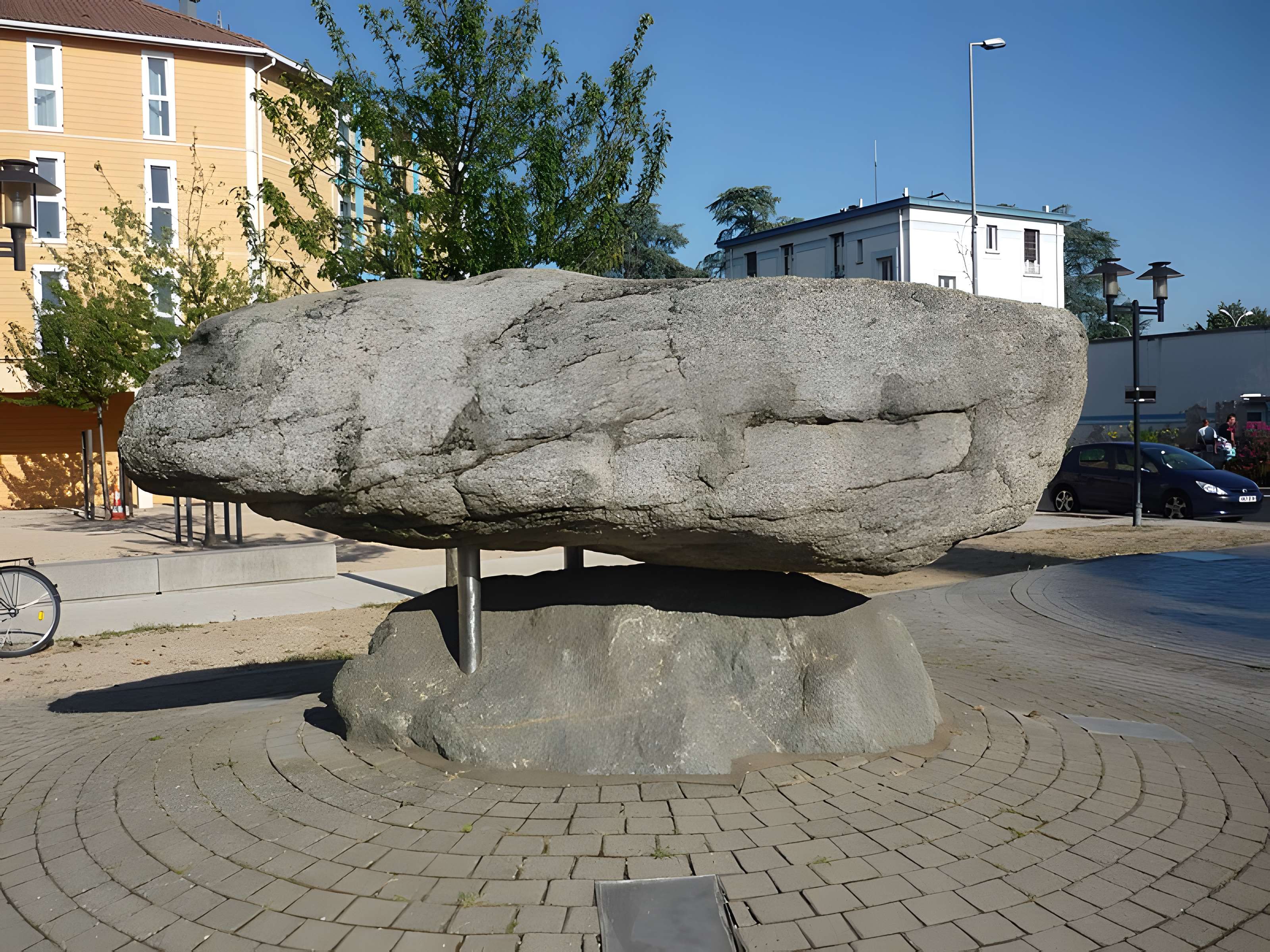 Menhir de Montaberlet à Décines-Charpieu
