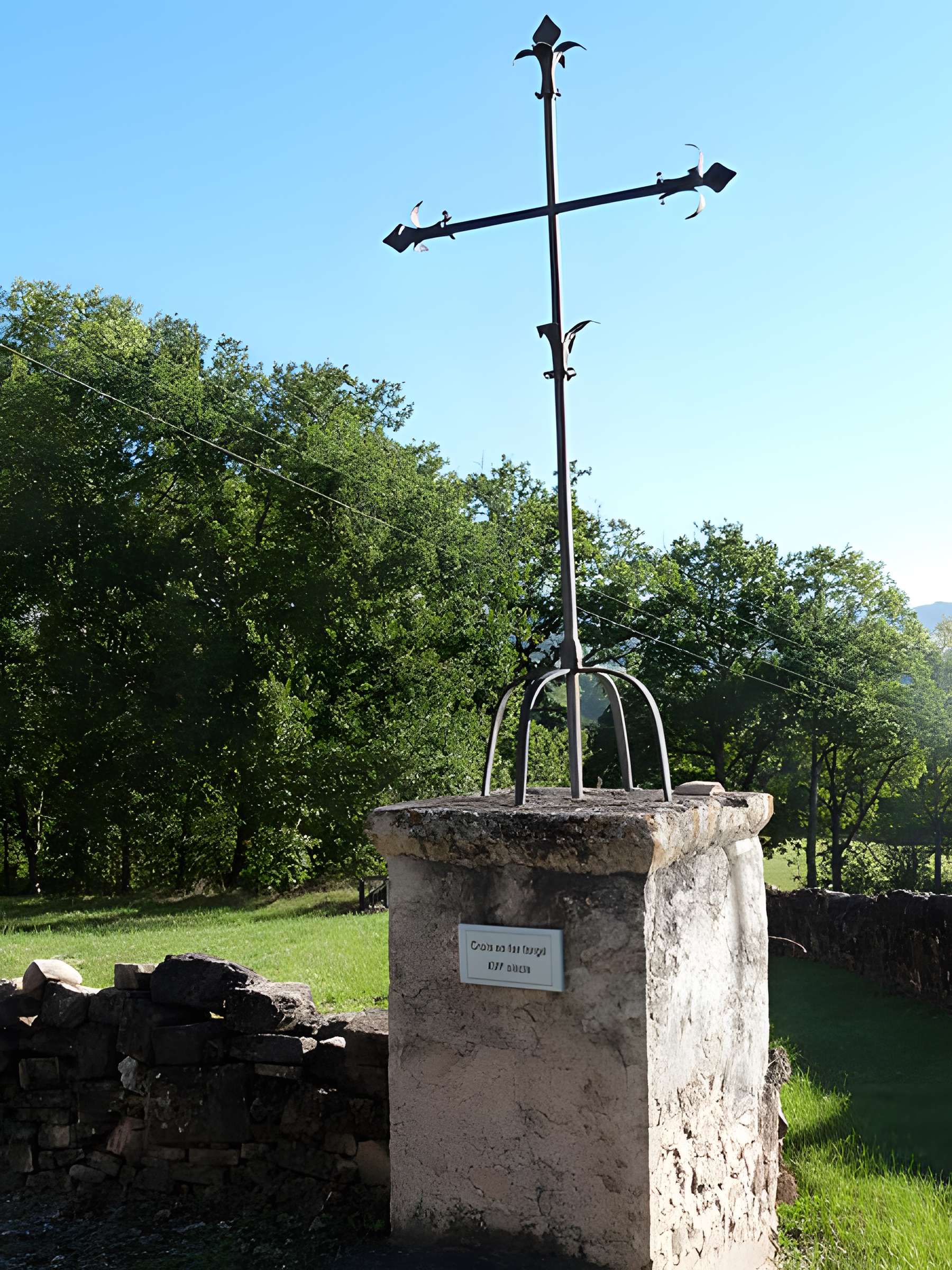 Croix en fer forgé