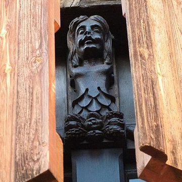 Maison sise au coin Sud de la place