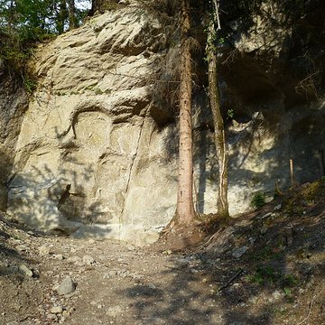 Carrières de meules de moulins ou meulières du Mont Vouan