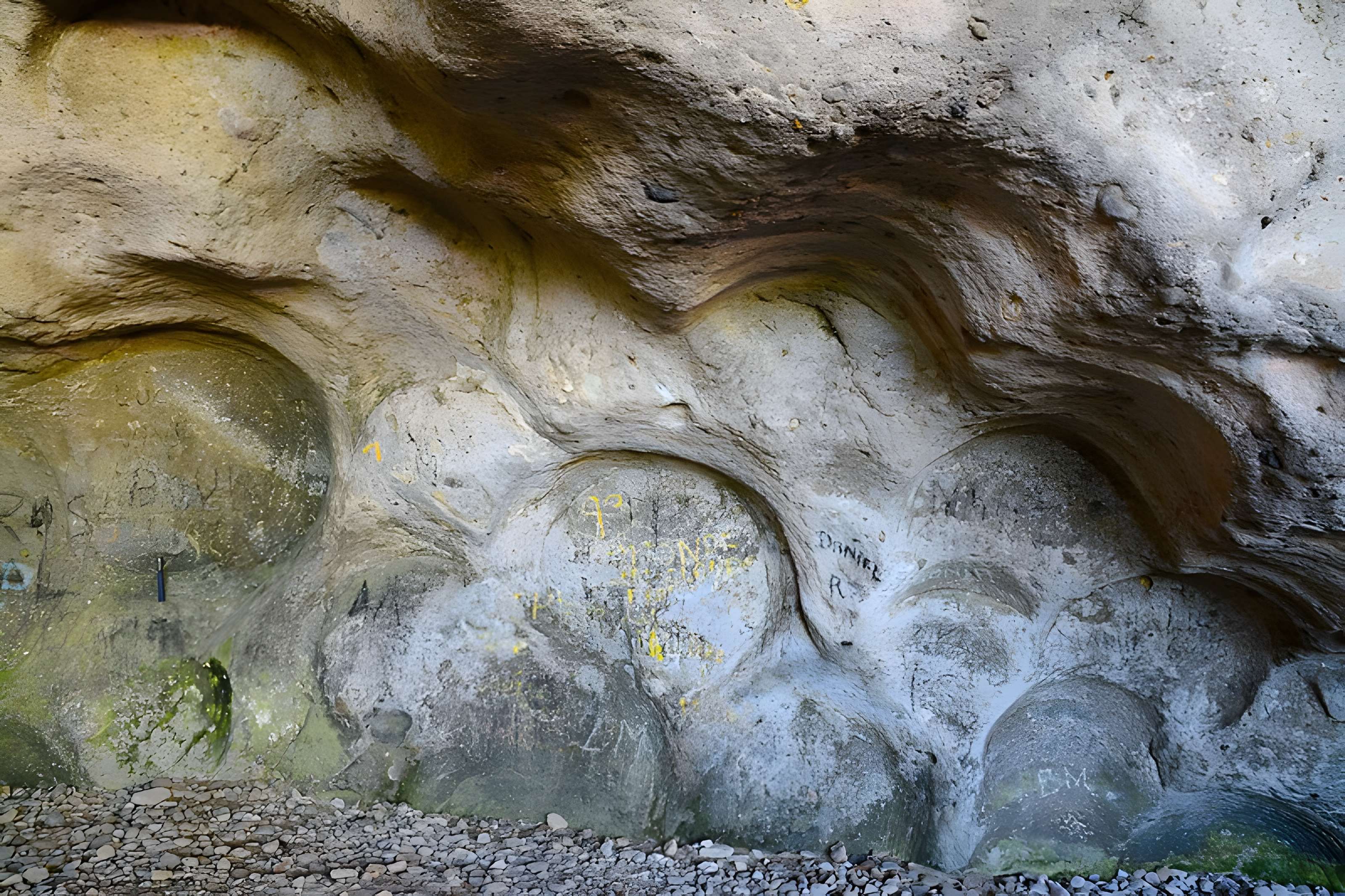 Carrières de meules de moulins ou meulières du Mont Vouan