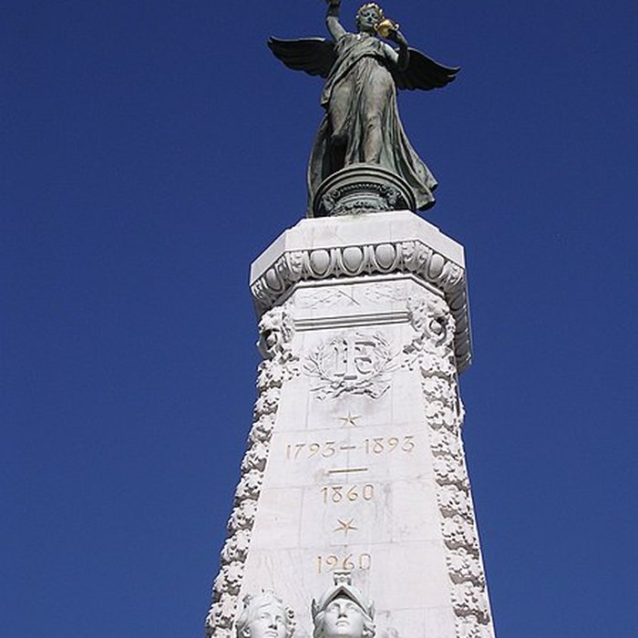 Photo de Monument du centenaire de la réunion à la France situé dans le jardin Albert Ier