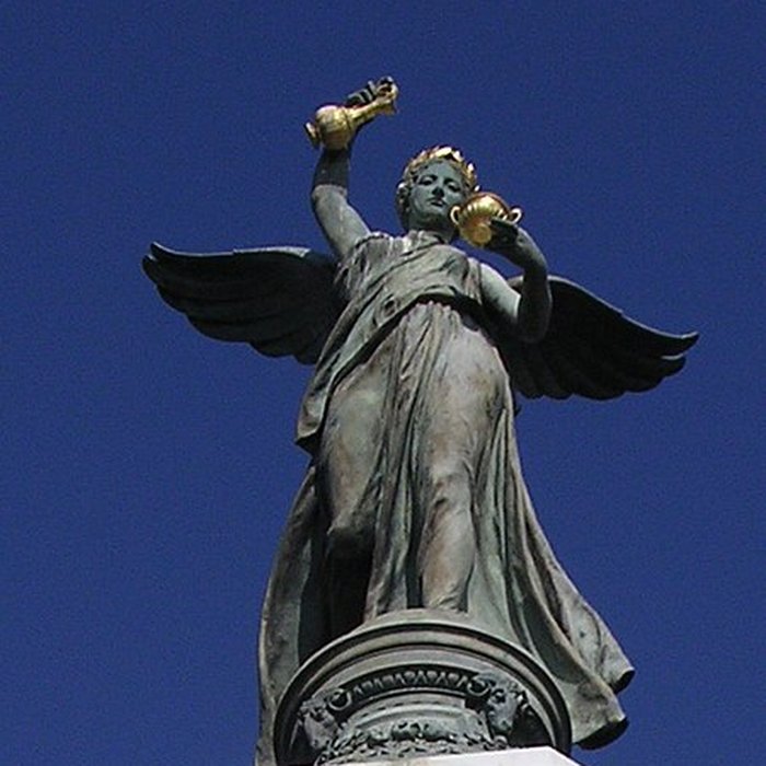Photo de Monument du centenaire de la réunion à la France situé dans le jardin Albert Ier
