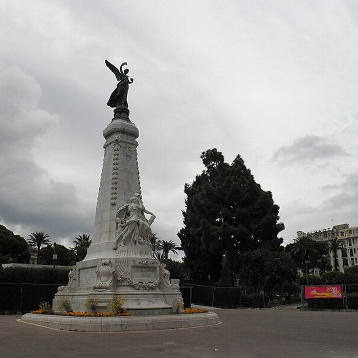 Photo de Monument du centenaire de la réunion à la France situé dans le jardin Albert Ier