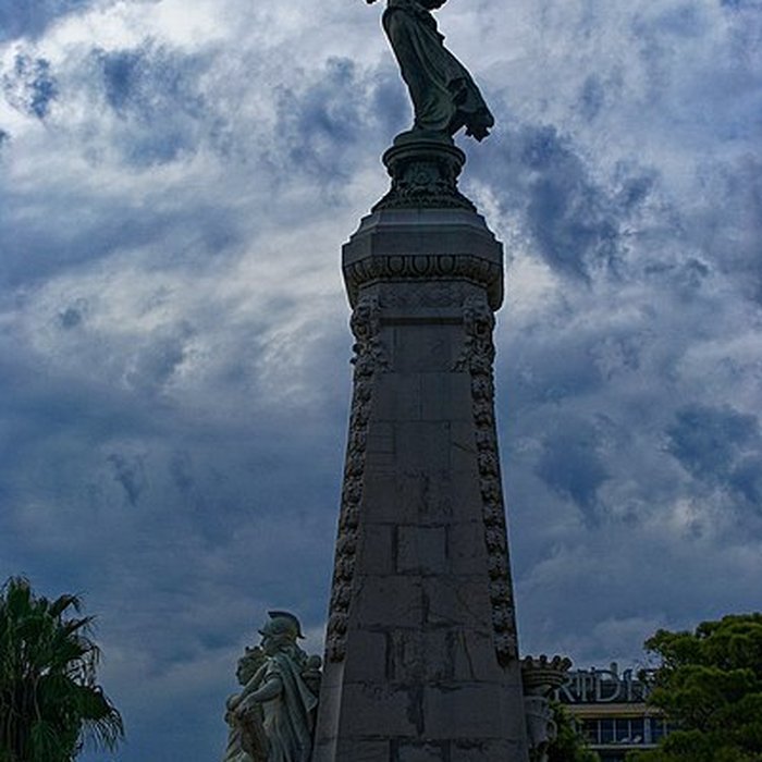 Photo de Monument du centenaire de la réunion à la France situé dans le jardin Albert Ier