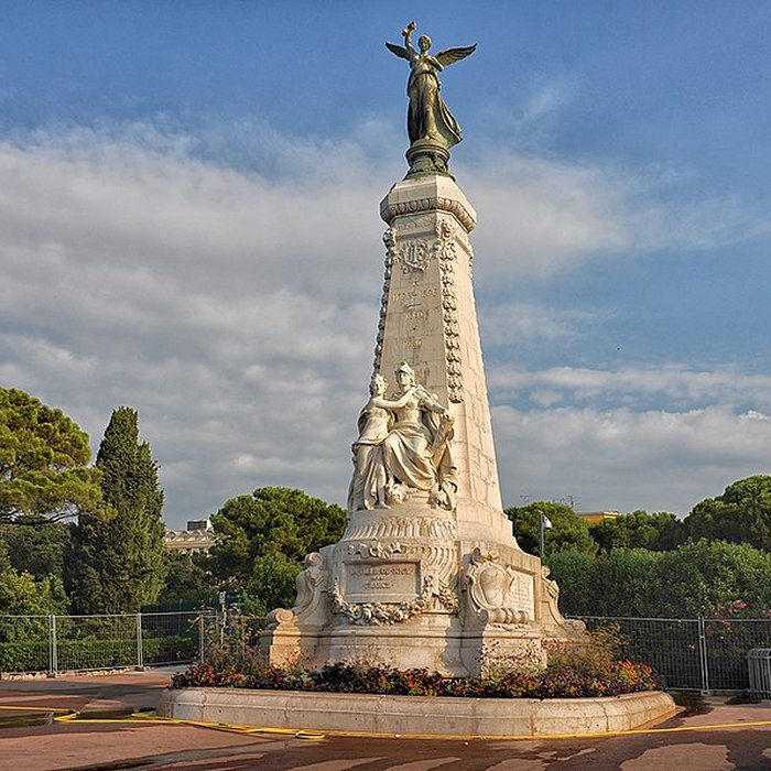 Photo de Monument du centenaire de la réunion à la France situé dans le jardin Albert Ier