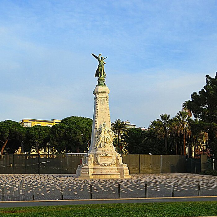 Photo de Monument du centenaire de la réunion à la France situé dans le jardin Albert Ier