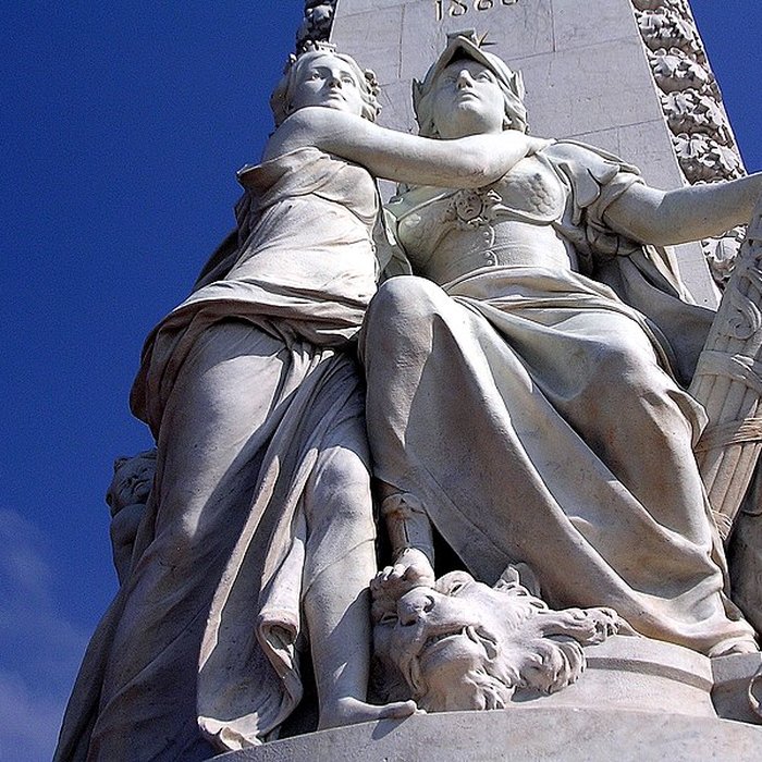 Photo de Monument du centenaire de la réunion à la France situé dans le jardin Albert Ier