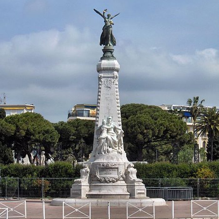 Photo de Monument du centenaire de la réunion à la France situé dans le jardin Albert Ier