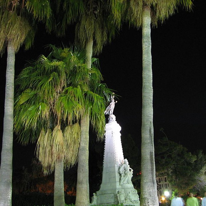 Photo de Monument du centenaire de la réunion à la France situé dans le jardin Albert Ier