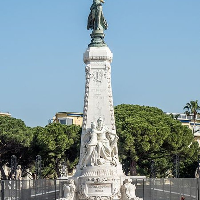 Photo de Monument du centenaire de la réunion à la France situé dans le jardin Albert Ier