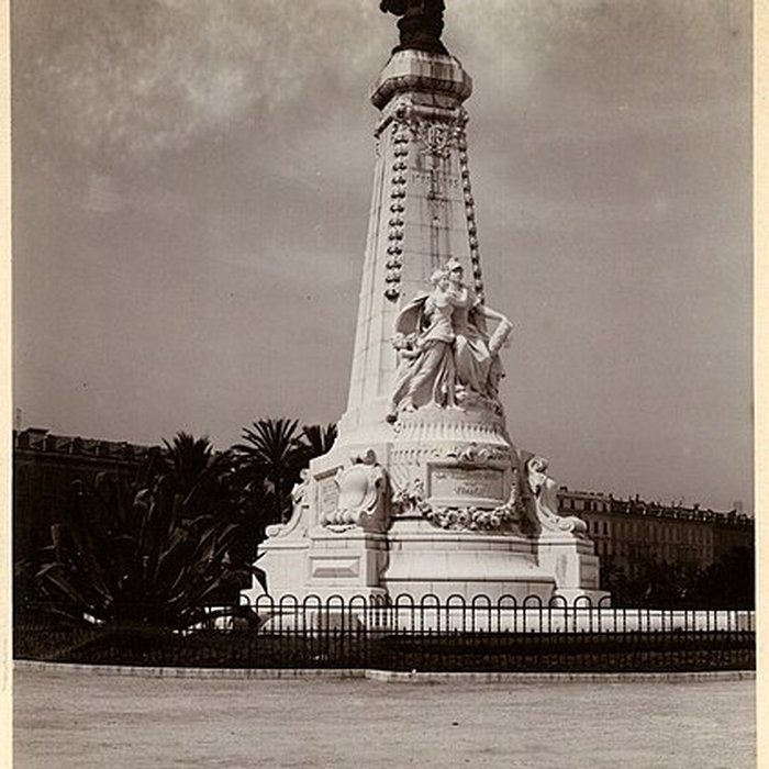 Photo de Monument du centenaire de la réunion à la France situé dans le jardin Albert Ier