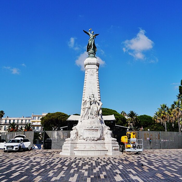 Photo de Monument du centenaire de la réunion à la France situé dans le jardin Albert Ier