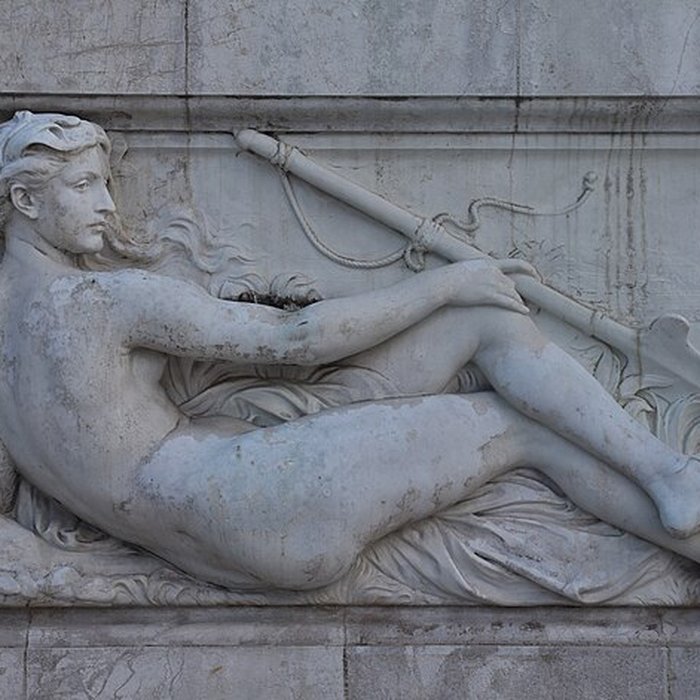 Photo de Monument du centenaire de la réunion à la France situé dans le jardin Albert Ier