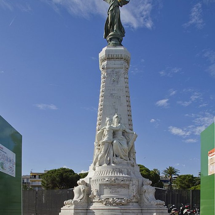 Photo de Monument du centenaire de la réunion à la France situé dans le jardin Albert Ier