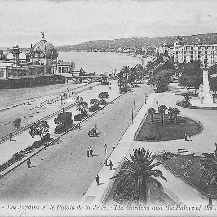 Photo de Monument du centenaire de la réunion à la France situé dans le jardin Albert Ier