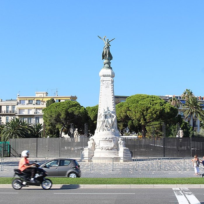 Photo de Monument du centenaire de la réunion à la France situé dans le jardin Albert Ier