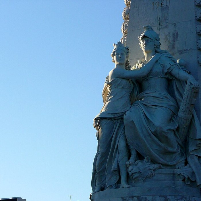 Photo de Monument du centenaire de la réunion à la France situé dans le jardin Albert Ier