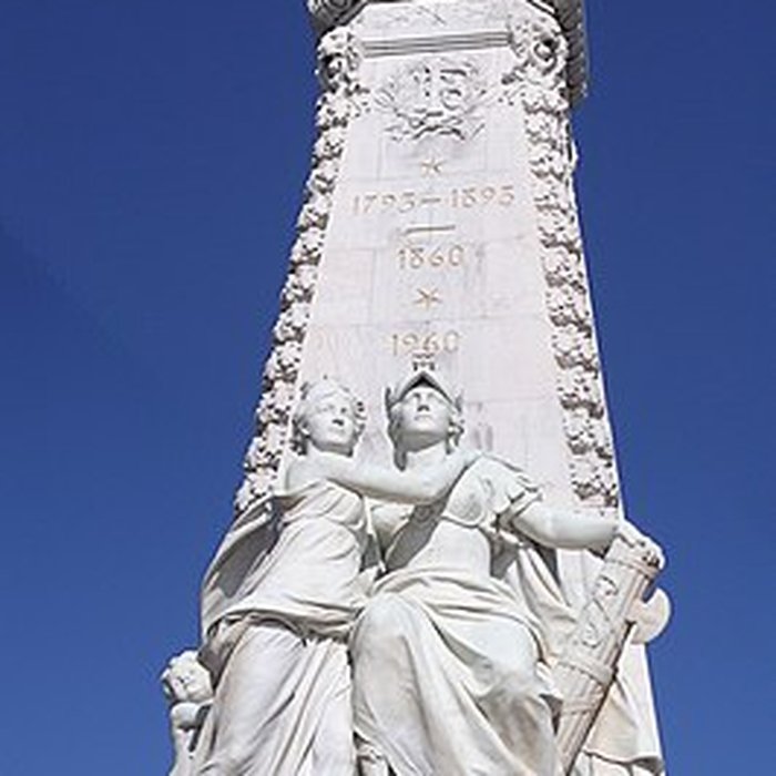 Photo de Monument du centenaire de la réunion à la France situé dans le jardin Albert Ier
