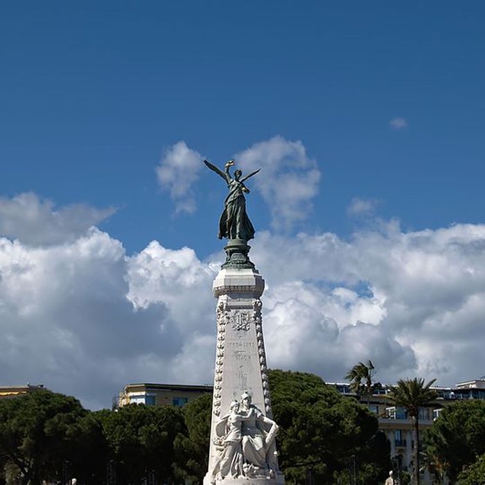 Photo de Monument du centenaire de la réunion à la France situé dans le jardin Albert Ier