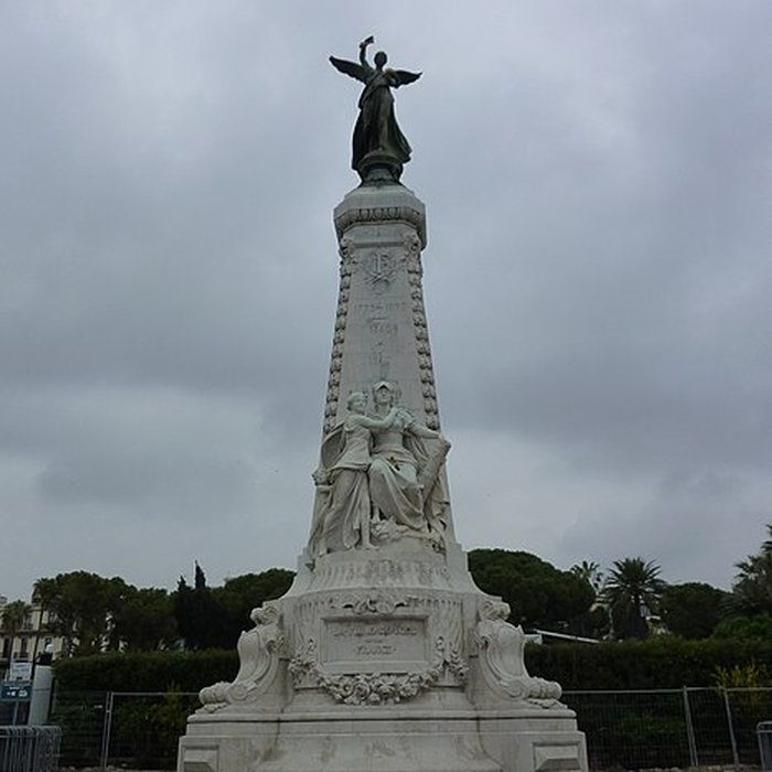Photo de Monument du centenaire de la réunion à la France situé dans le jardin Albert Ier