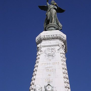 Monument du centenaire de la réunion à la France situé dans le jardin Albert Ier