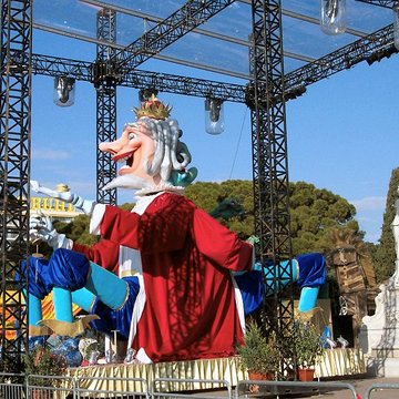 Monument du centenaire de la réunion à la France situé dans le jardin Albert Ier