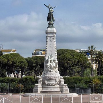 Monument du centenaire de la réunion à la France situé dans le jardin Albert Ier